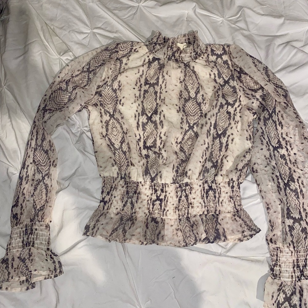 snakeprint longsleeve blouse women’s size S - Picture 3 of 4